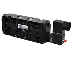 MN01CGA35AJJA, Nugget 500 Series 120Vac 5/2 non-locking solenoid actuated/spring return 1/2" NPT ported valve