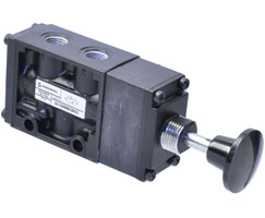 K41EA00KC0KB3, Nugget 200 Series 3/2 NC palm button/detent actuated 3/8" NPT ported valve