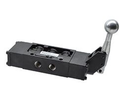 K81FA00KC0KL2, Nugget 200 Series 5/3 APB lever/lever/lever actuated 1/2" NPT ported valve