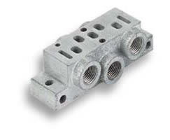 V70501-RAB, Single station side ported with pilot ports - 1/4" NPT